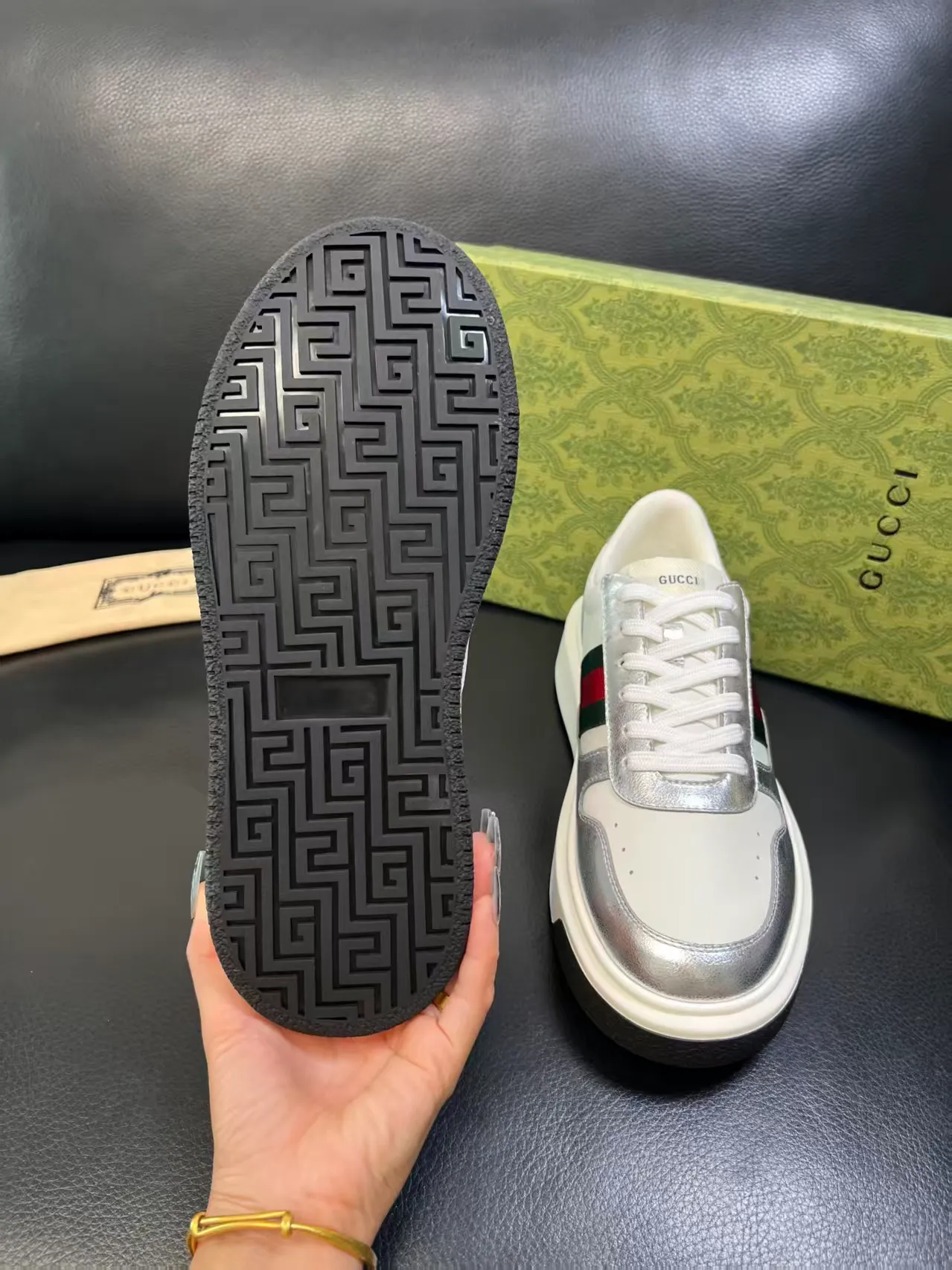 P460 new men's shoes GUCCI [Lightning] latest shoes are shipped. Original quality, fashionable and trendy, using special materials and brand new packaging inside the net. The foot feels super comfortable and the workmanship is impeccable. Size: 38-45